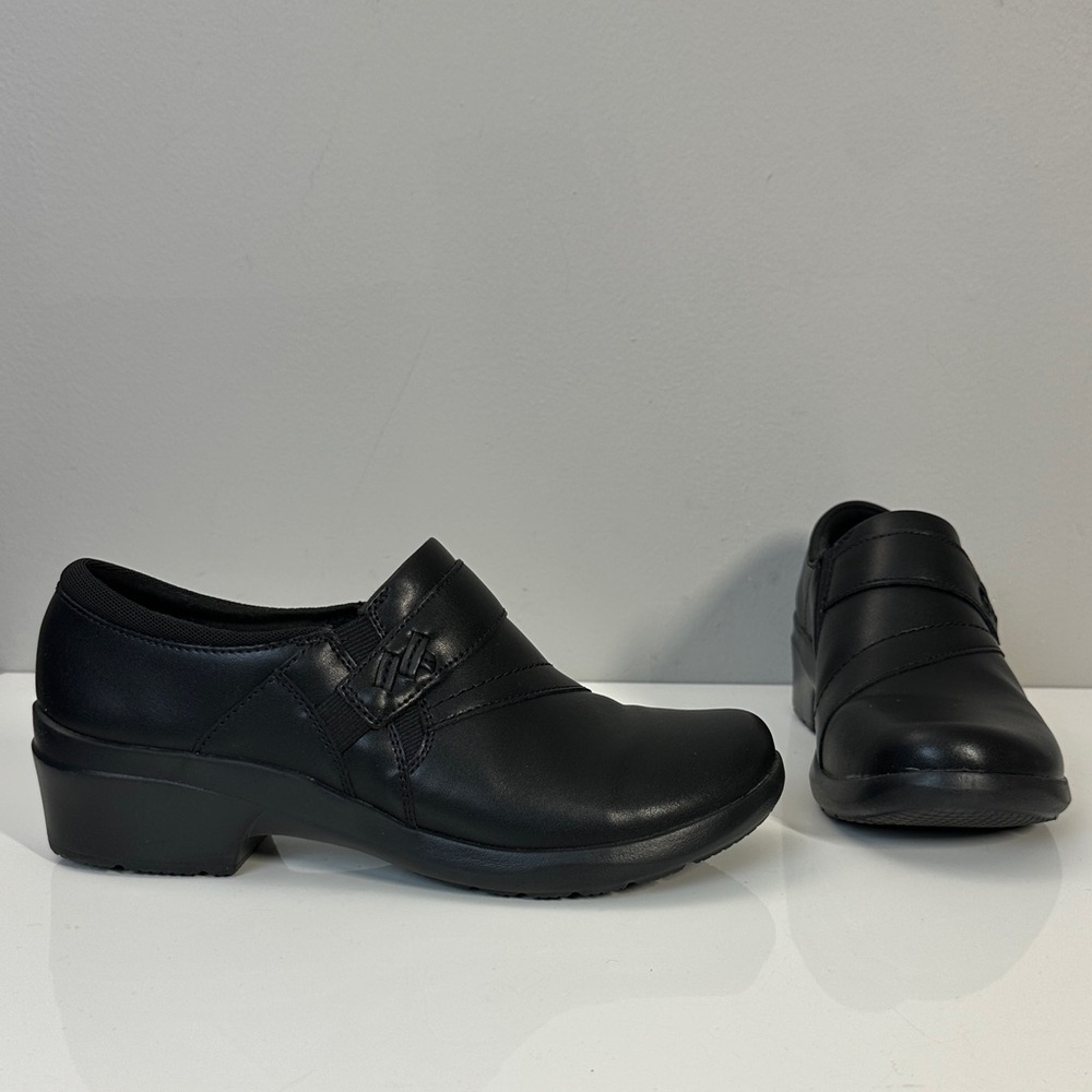 Clarks Collection Angie Pearl Ultimate Comfort Black Leather Loafer Size 8W